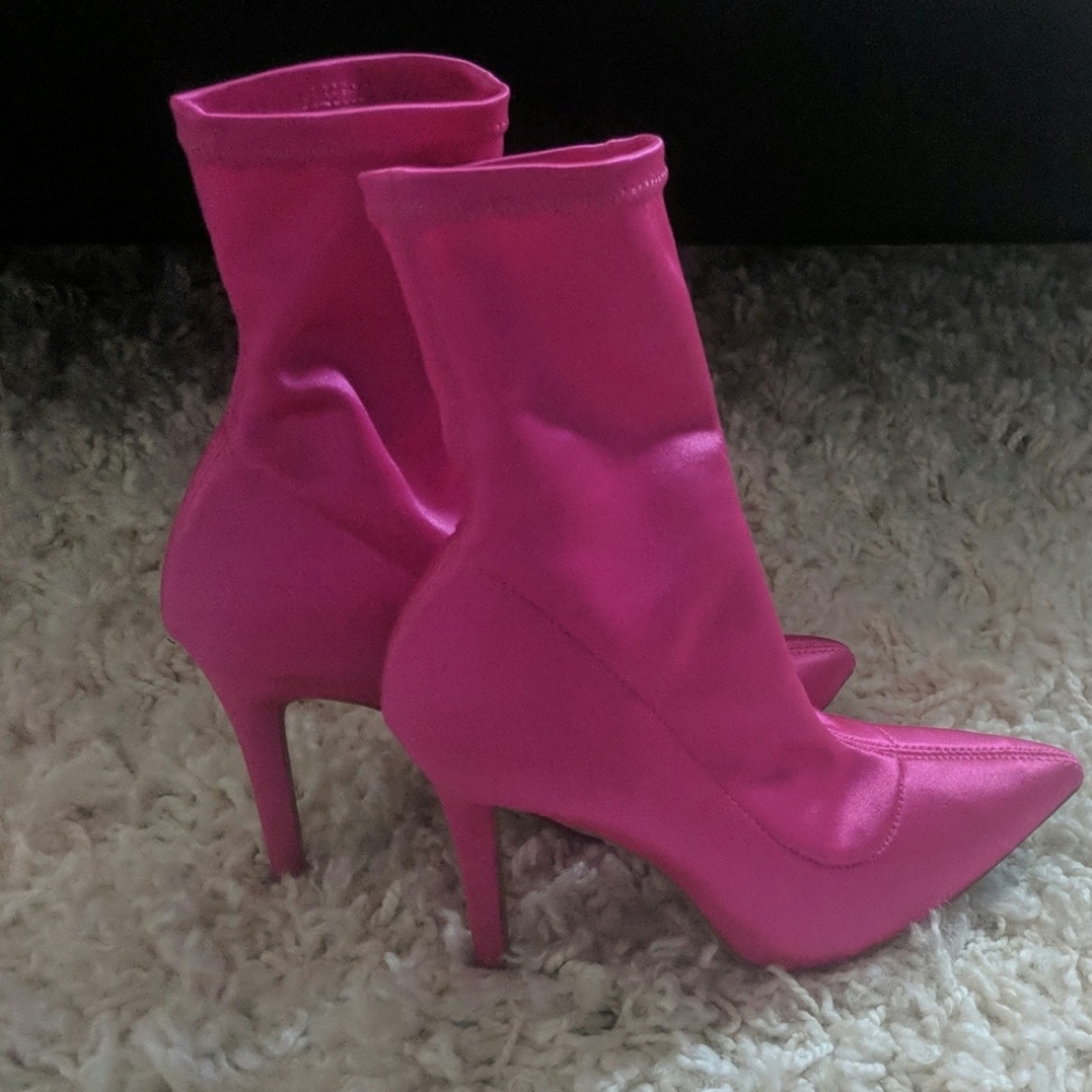 Sock fit skinny heel booties